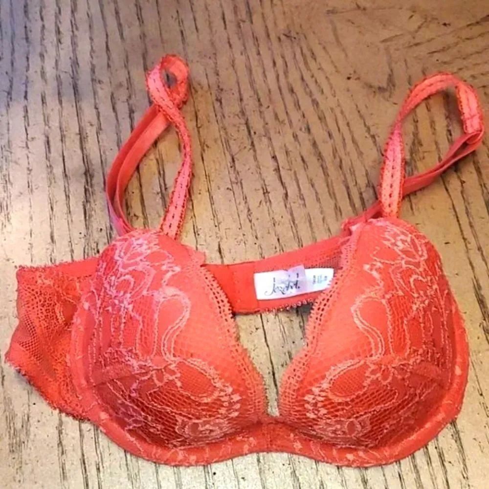 32B Coral padded lace bra by Jezebel.